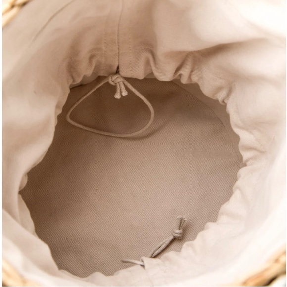 Poolside Hula Hut Fringed Bucket Bag - Picture 6 of 9